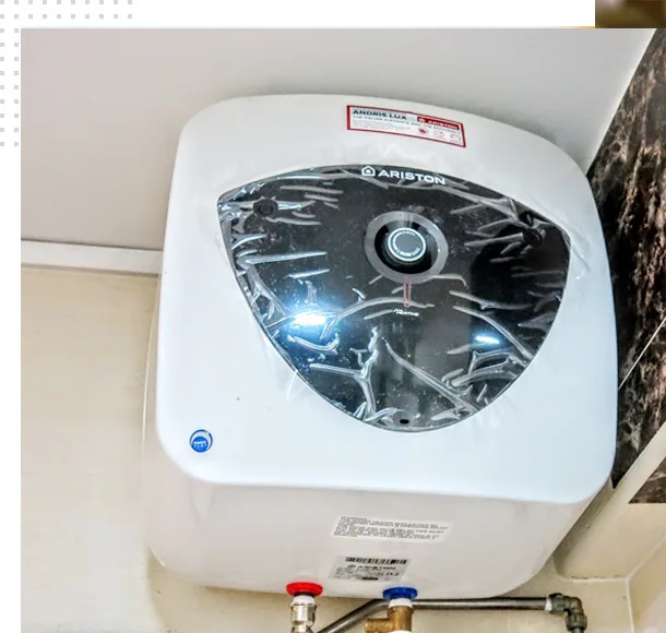 Electric water heater Ariston terpasang di kamar mandi
